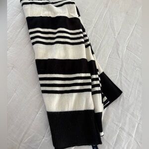 GAP Black and White Knit Scarf
